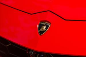 Lamborghini Urus Shiny Black Package 2018 года  (NA)